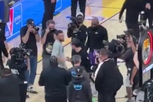 记者真多！库里赛后与雷迪克、詹姆斯、布朗尼交谈表达敬意